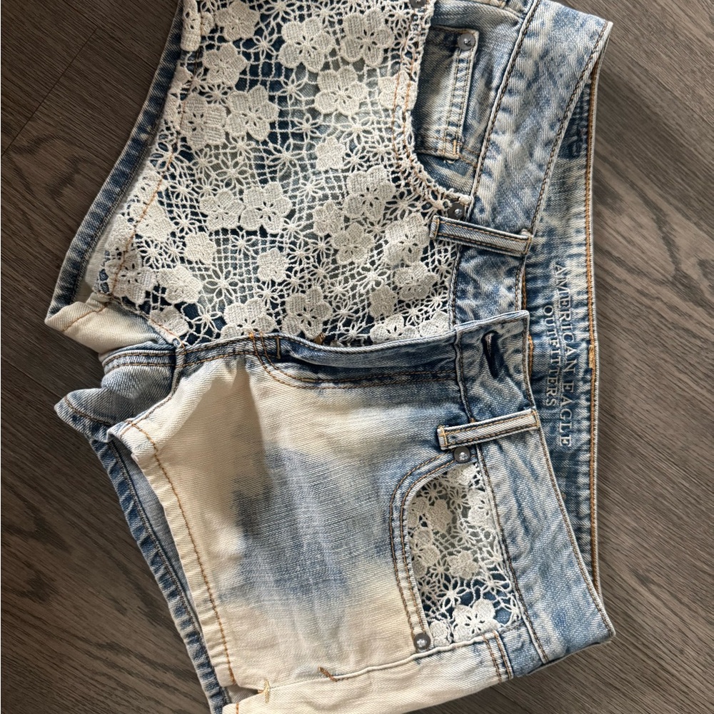 American Eagle Outfitters Blue and Cream Distressed Jeans
